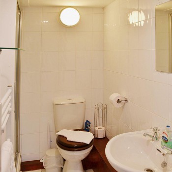 Barn and Hayloft Bathroom - self catering accommodation